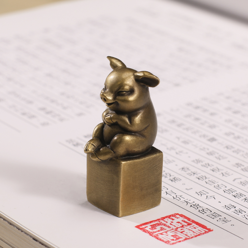 特别悠闲懒散的闲章 乐天小猪<a href=https://www.guanhuart.com/edu/e/tags/?tagname=铜印章 target=_blank class=infotextkey>铜印章</a>